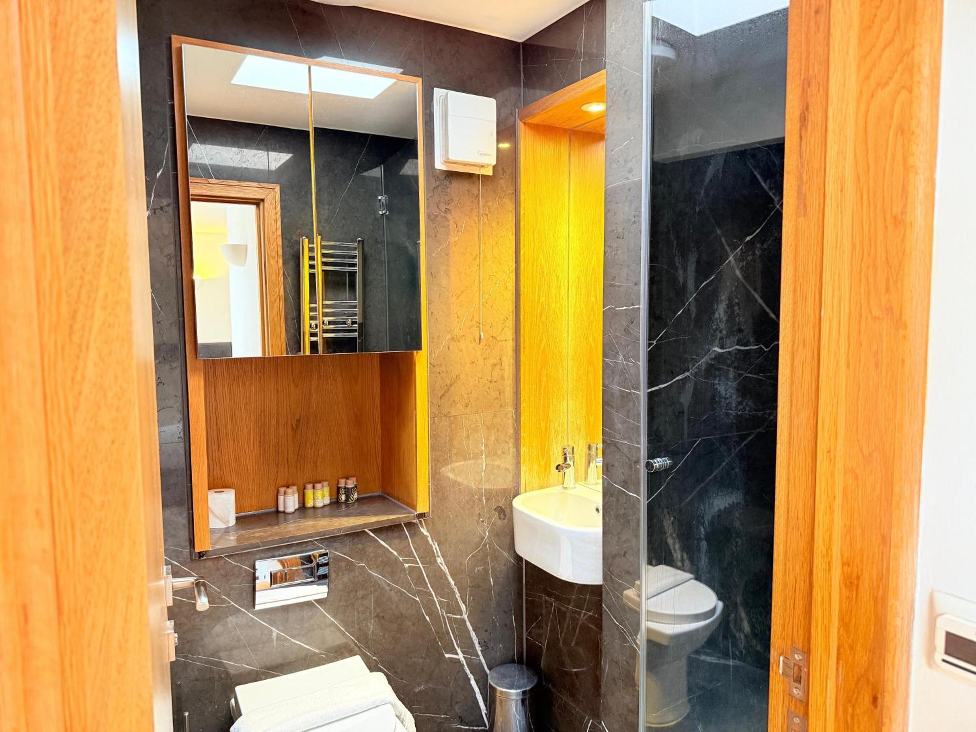 Westwood House Apartment
